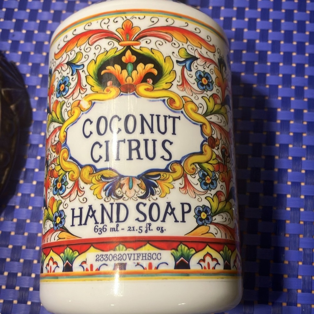 BNWT Gorgeous decorative bottle of Coconut Citrus 21.5 fl. Oz. Hand Soap.🌻🌺🦋 - Picture 4 of 7